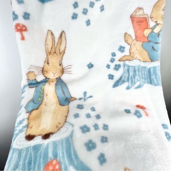 NWT Beatrix Potter The World Of Peter Rabbit Soft Plush Throw Blanket 50”x70” - Picture 3 of 5